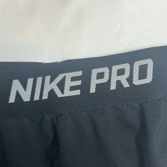 Nike Pro Crop Leggings - Picture 2 of 4